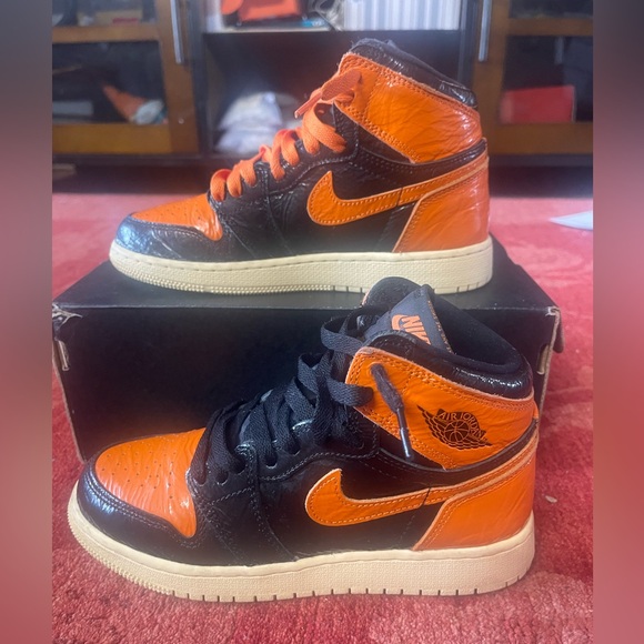 shattered backboard 3.0 gs size 6